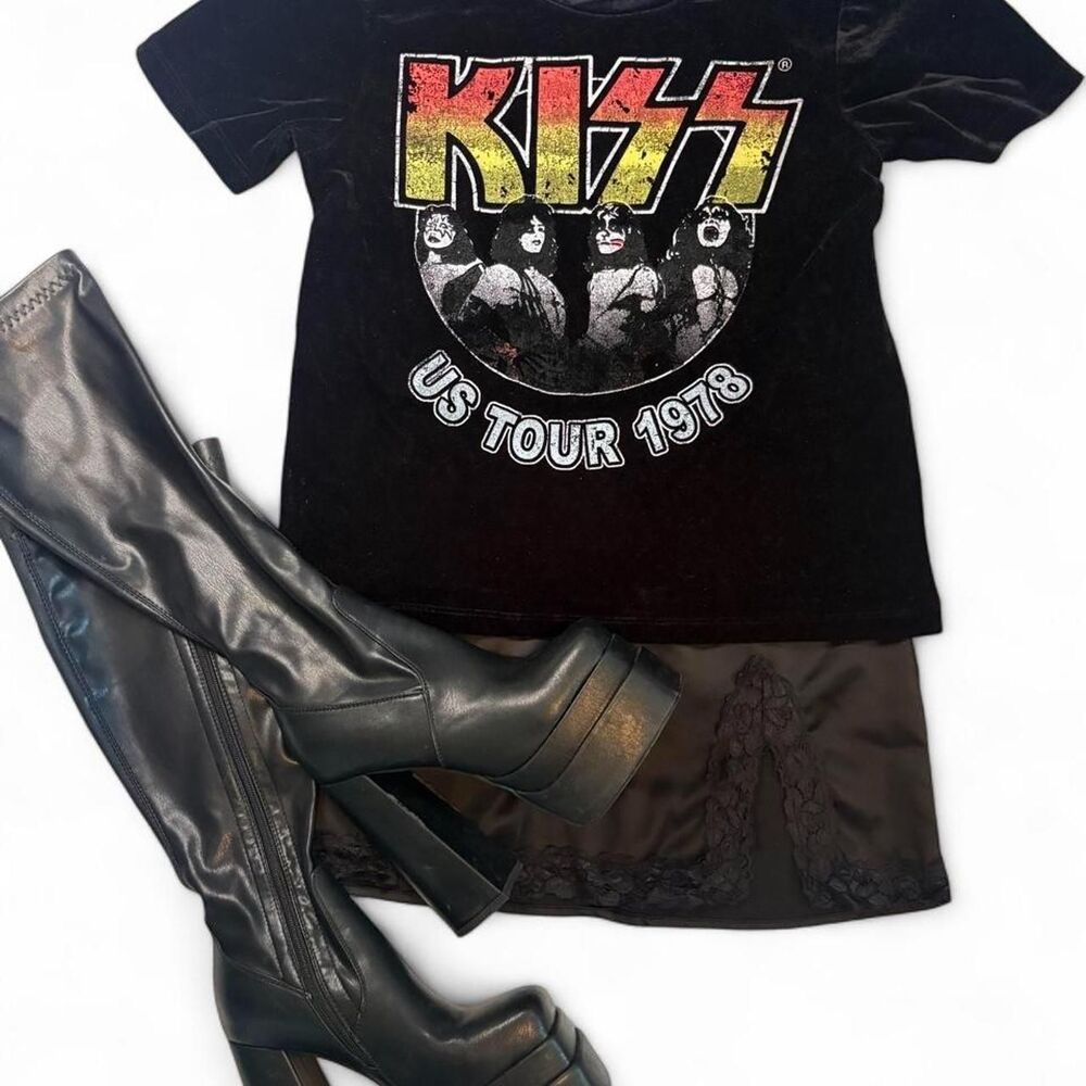 KISS Women's Velvet Black Band T-shirt sz Small